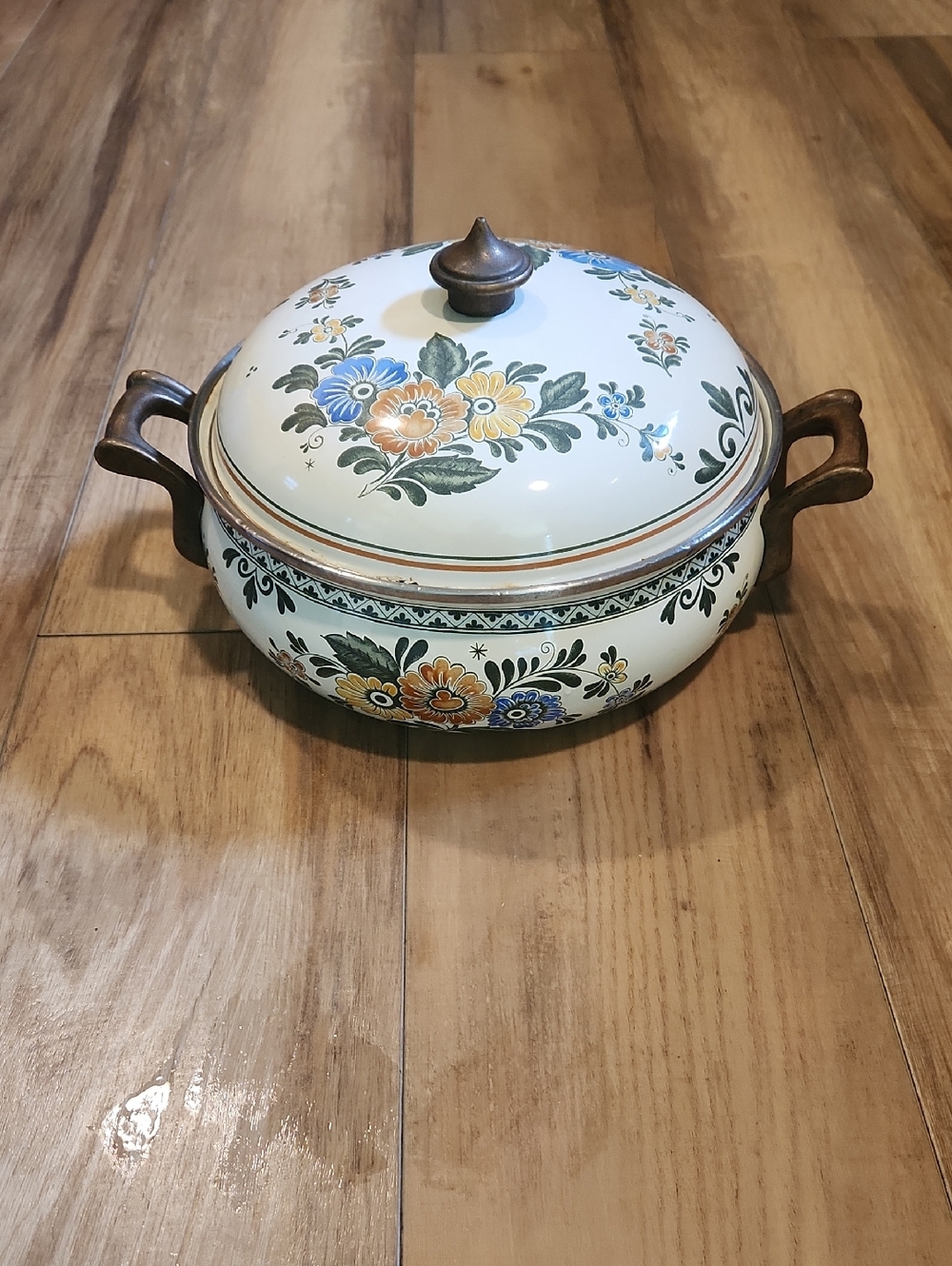 Vintage Asta Enamel Floral Covered 4qt. Dutch Oven